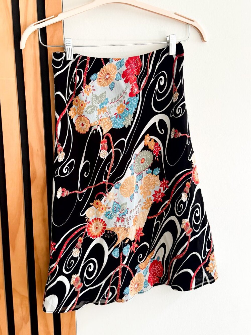 Vintage Y2K Lily Japanese Floral Swirl Midi Skirt Black Red Boho Size M